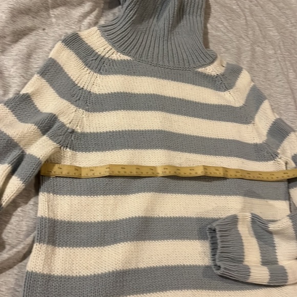 Ladies Izod Tunic neck sweater Large light blue and white stripe - Picture 9 of 9